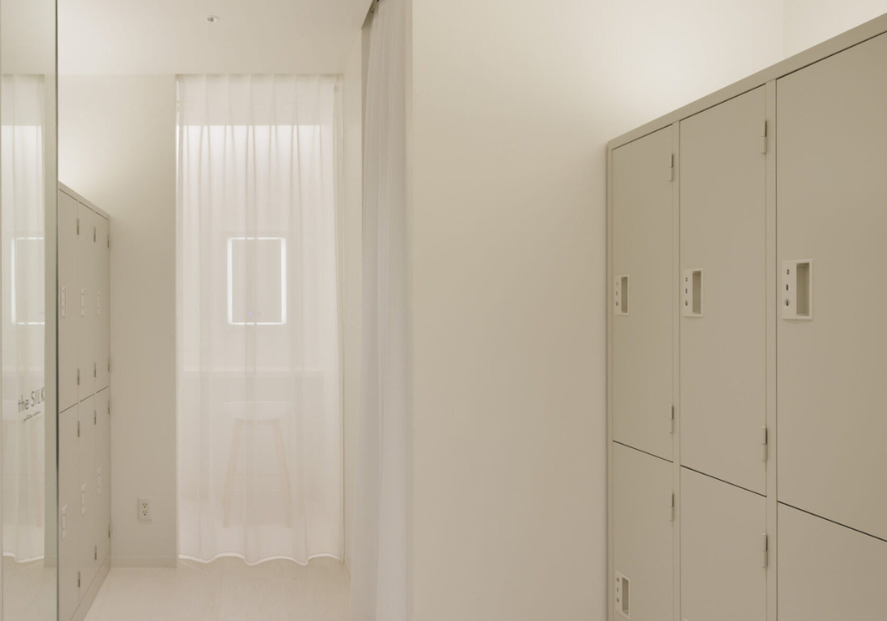 the SILK池袋西口店ロッカールーム